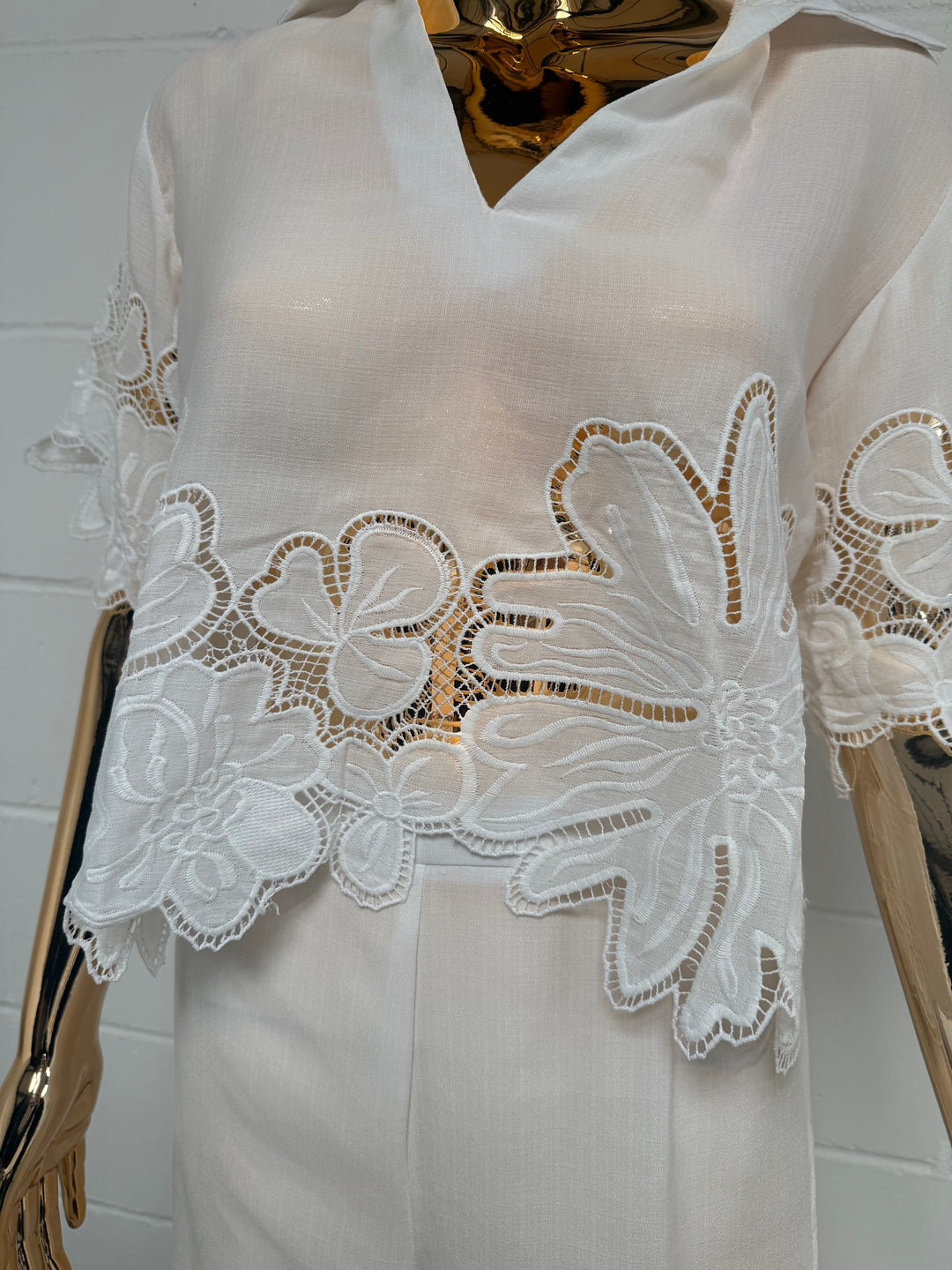 White V-Neck Collared Short Sleeve Flower Detail Top And Trouser Co-ord