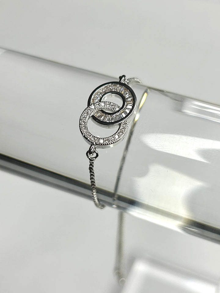 Silver Delicate Adjustable Bracelet With Entwined Diamante Circles 8302