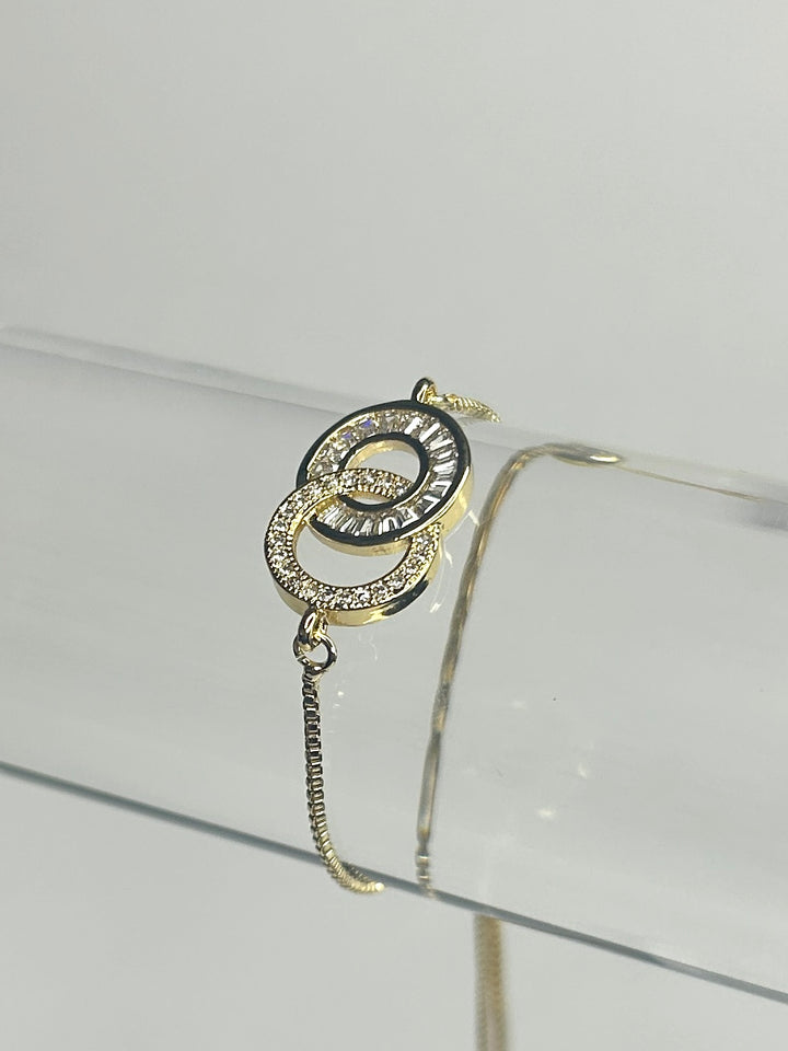 Gold Delicate Adjustable Bracelet With Entwined Diamante Circles 8303